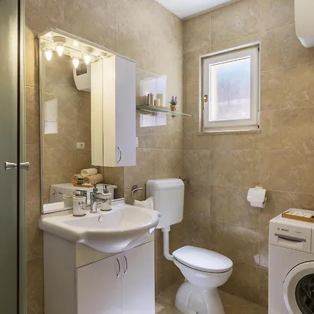 דירה Lovely In With Swimming Pool