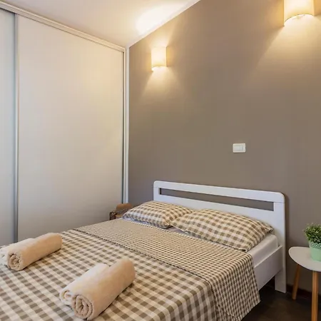 Apartament Lovely In With Swimming Pool Pula