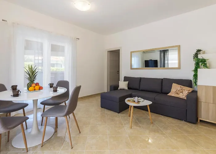 Appartement Beautiful In With Wifi Pula