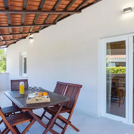 Apartamento Lovely In With Swimming Pool Pula