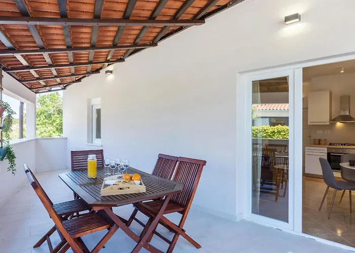 Apartament Beautiful In With Wifi Pula