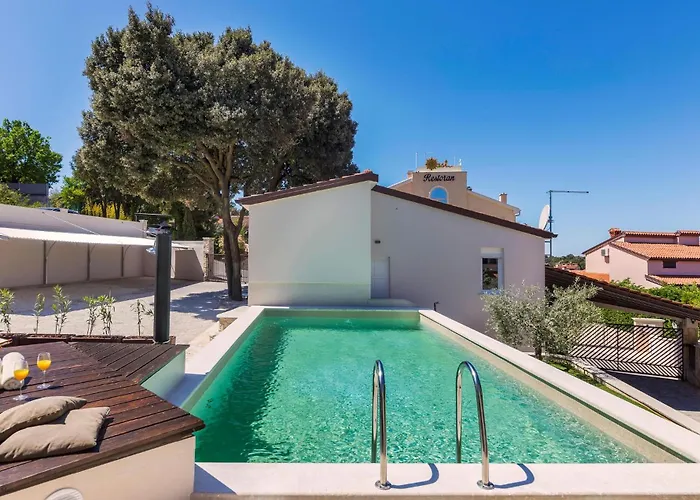 Apartament Beautiful In With Wifi Pula