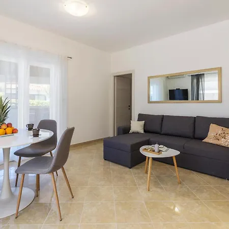Appartement Beautiful In With Wifi Pula